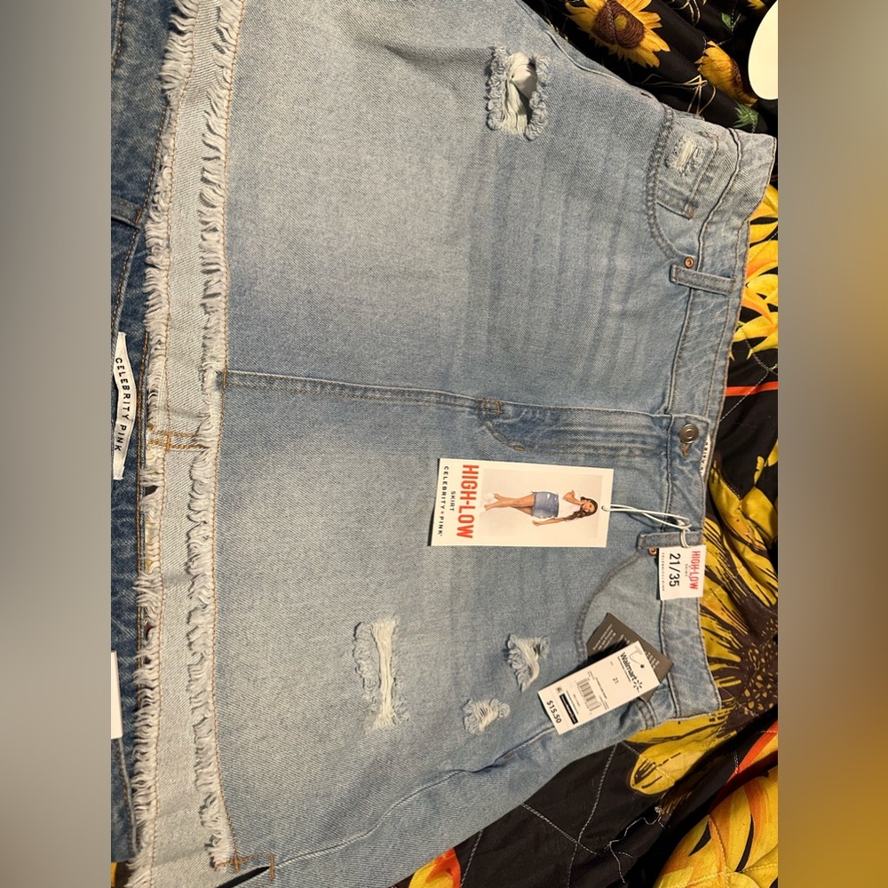 Cute skirt size 21/35. Nwt
